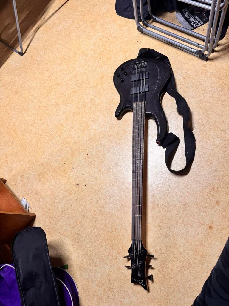 Dean actieve bass gitaar, Muziek en Instrumenten, Ophalen, Gebruikt, Elektrisch, 5-snarig
