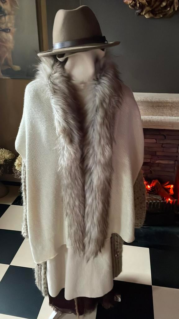 Shawl met bontje Lauren by Ralp Lauren, Ophalen of Verzenden, Zo goed als nieuw, Maat 46/48 (XL) of groter, Sjaal
