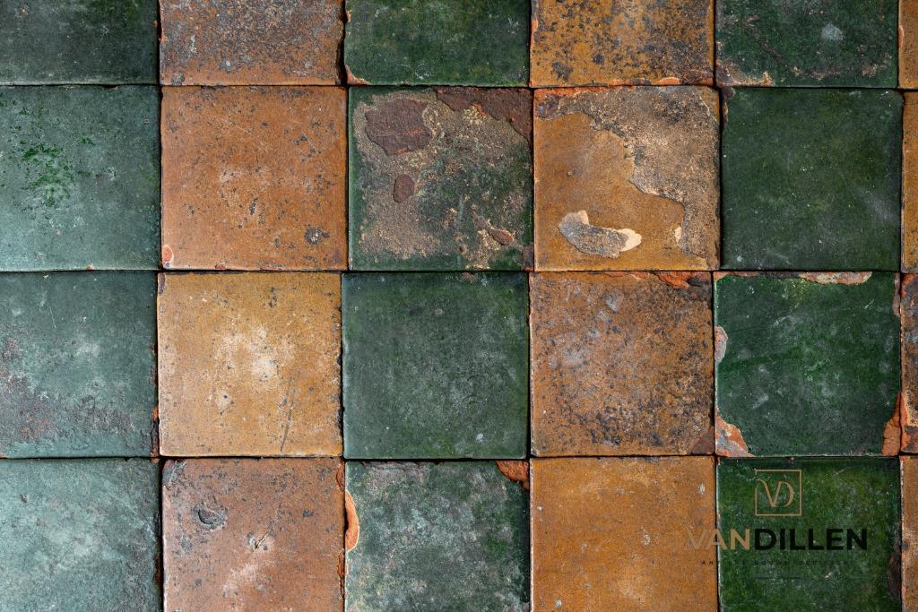 Zeer gave antieke estrikken groen geel 15x15 20.5M2!