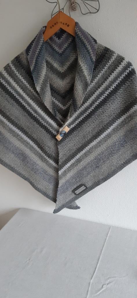 Omslagdoek in meerdere tinten grijs, Ophalen of Verzenden, Nieuw, Maat 46/48 (XL) of groter, Sjaal