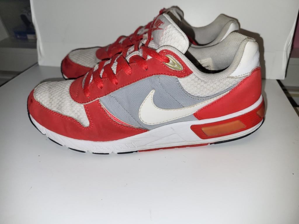 Nike Nightgazor "Varsity Red", Kleding | Heren, Schoenen, Ophalen of Verzenden, Overige kleuren