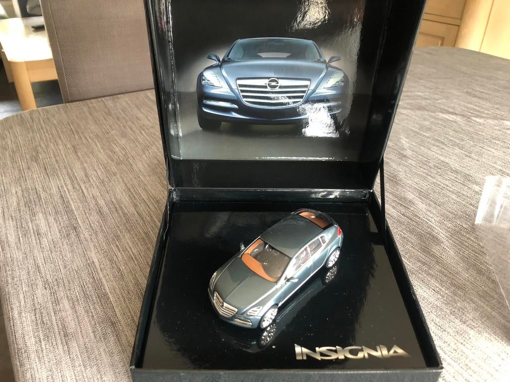 Norev 1/43 Opel insignia in luxe doos, Ophalen, Zo goed als nieuw, Auto, Norev