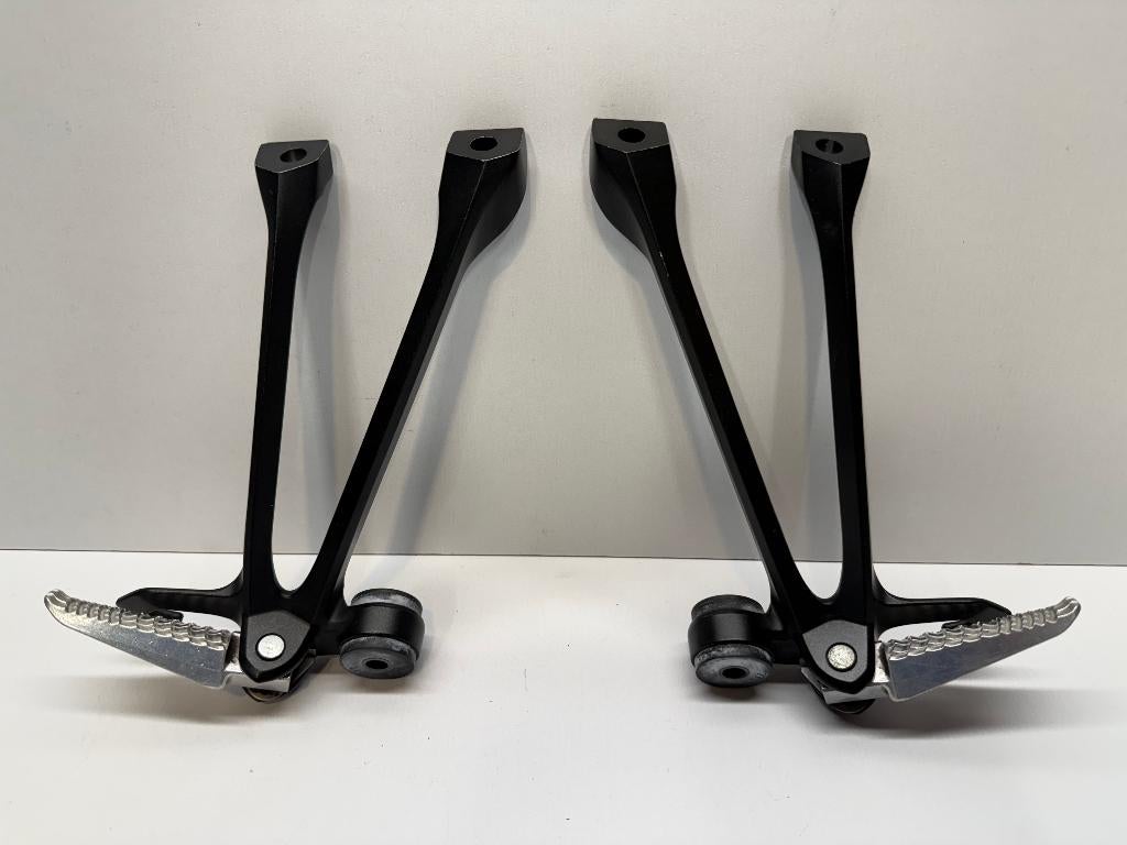 Suzuki GSXR 1000 2009 > 2011 Set Duo Passagier Voetsteunen, Motoren, Onderdelen | Suzuki, Gebruikt, Verzenden, Info@suzuki.nl