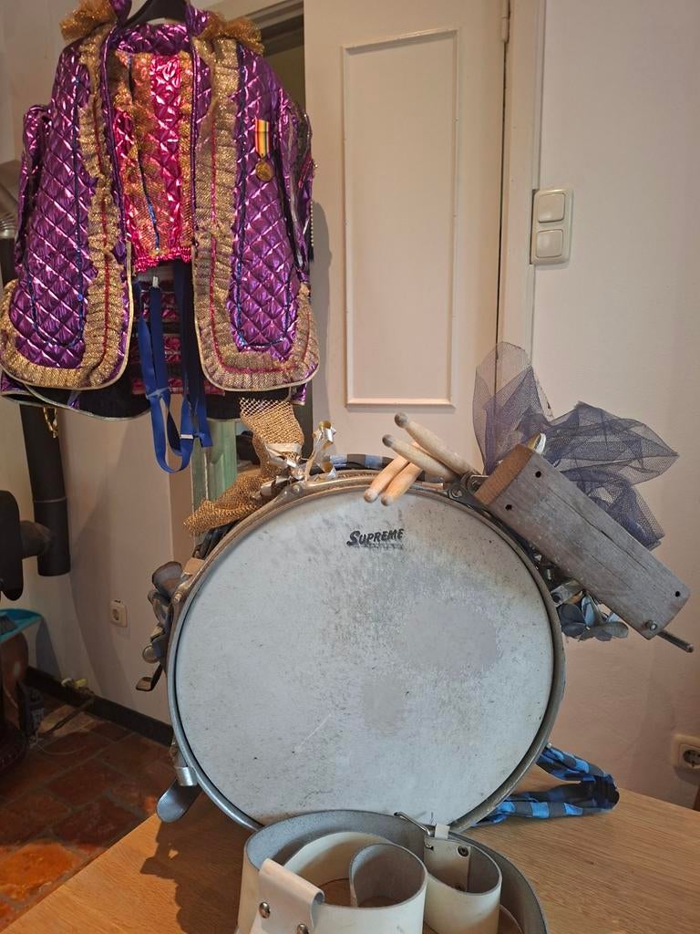 Carnavalskostuum (handgemaakt), 36cm snaartrommel (20 stuks), Ophalen of Verzenden, Gebruikt, Kostuum, Carnaval