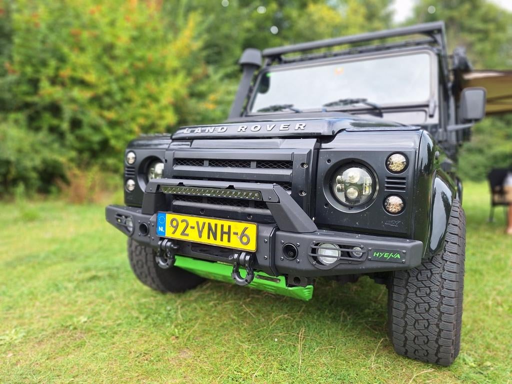 LAND ROVER DEFENDER 130 2,4 TDCI PUMA MET NIEUWE MOTOR, Auto's, Land Rover, Zwart, 4 cilinders, Leder, Defender