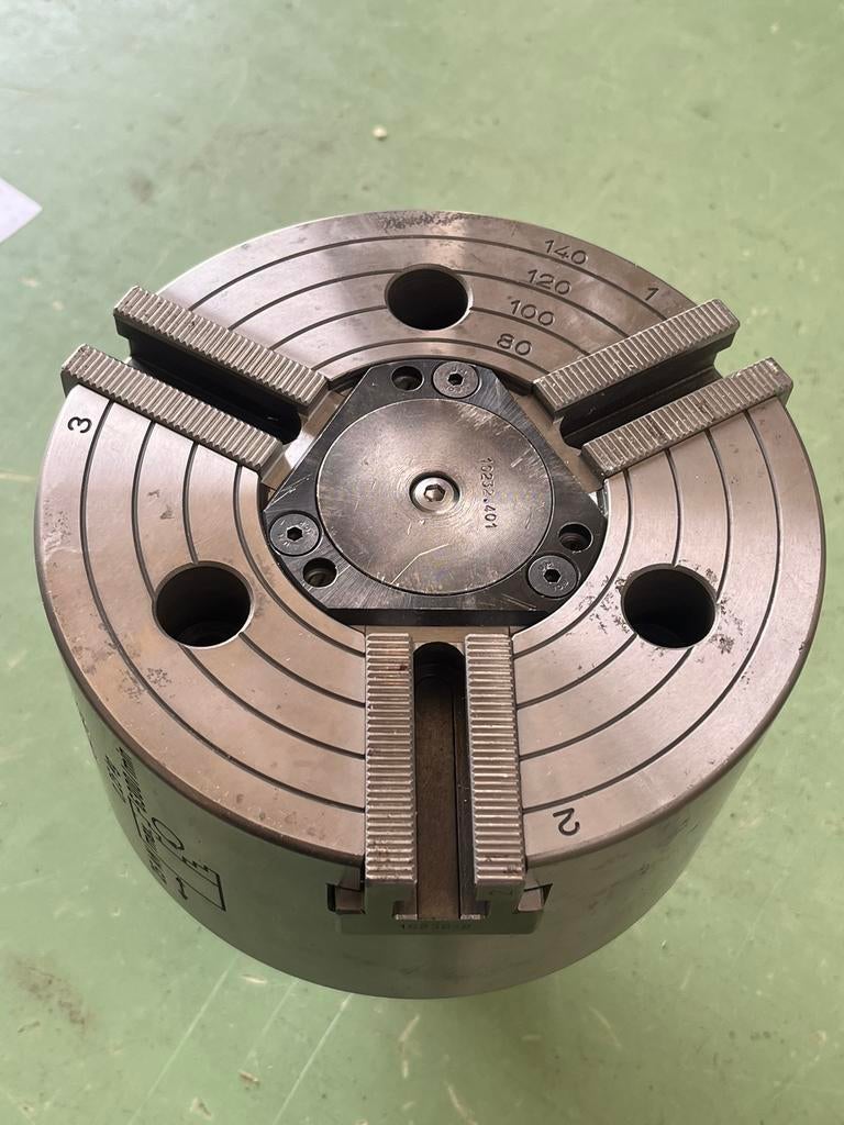 Berg KH160 automatische klauwplaat, Doe-het-zelf en Verbouw, Draaibanken, Ophalen of Verzenden, Gebruikt, Metaaldraaibank, Minder dan 500 mm