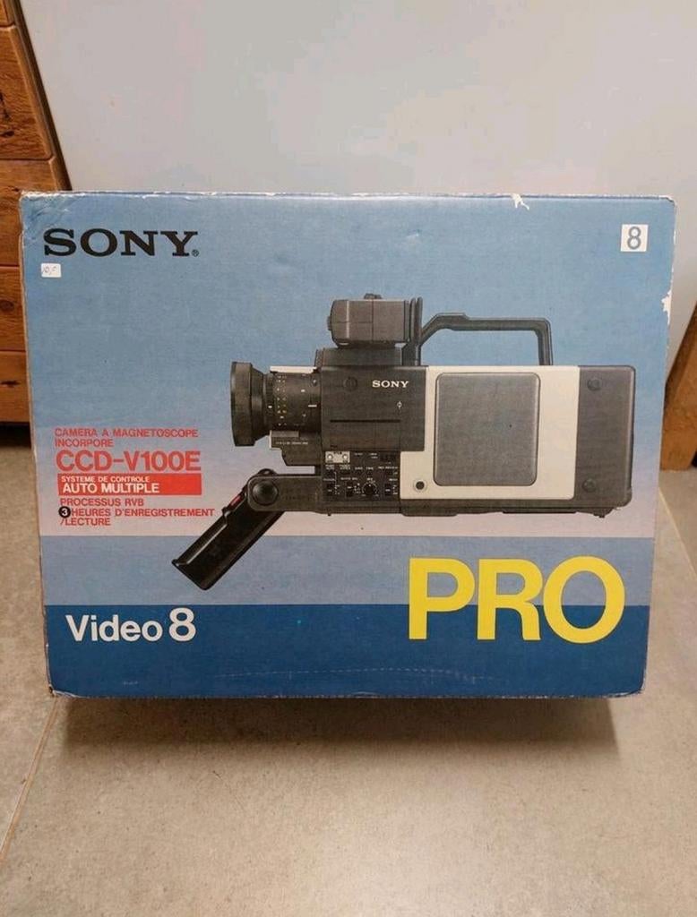 Retro vintage Sony  video8 pro camera  ccd-100e filmprop, Ophalen of Verzenden, Filmcamera