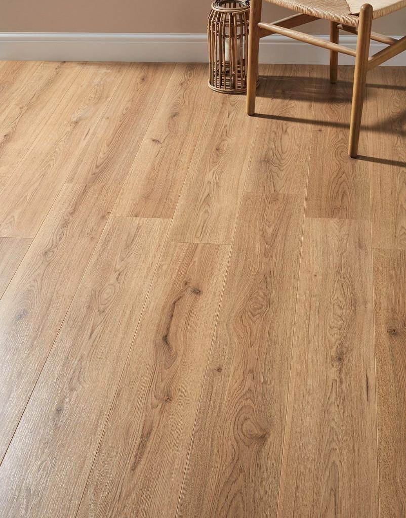 33cm Brede Laminaat Natural Oak 8mm dik met 2V-groev, Bruin, Laminaat vloer natuur eiken 33cm bred plank, Ophalen of Verzenden
