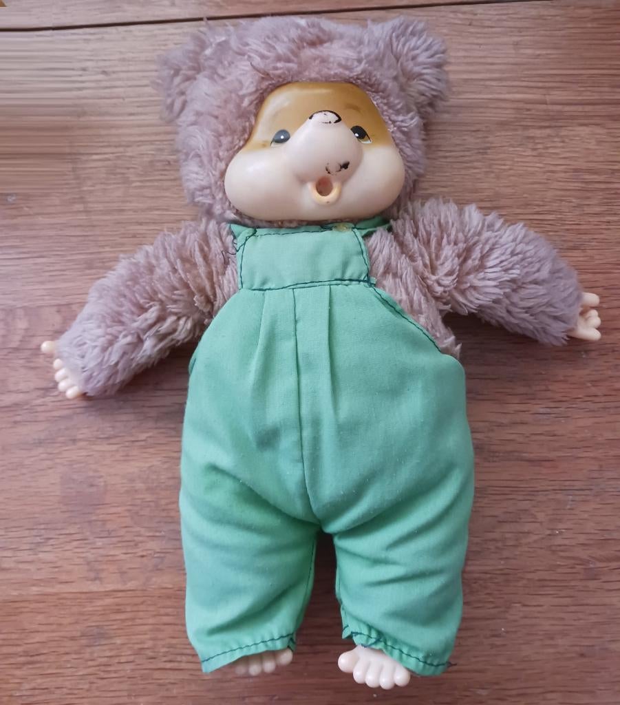 Mongchichi met groene tuinbroek jaren 70/80, Ophalen of Verzenden, Gebruikt, Pop