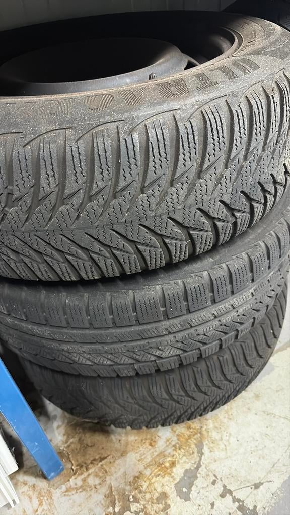 Te koop winterbanden met velg peugeot 208, Auto-onderdelen, Banden en Velgen, 15 inch, Verzenden, Banden en Velgen, 185 mm