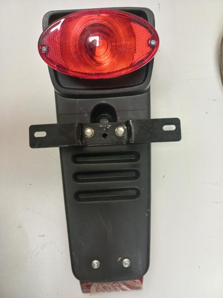 Spatbord met achterlicht en houder voor kentekenplaat nieuw, Fietsen en Brommers, Ophalen, Nieuw, Overige typen, Honda