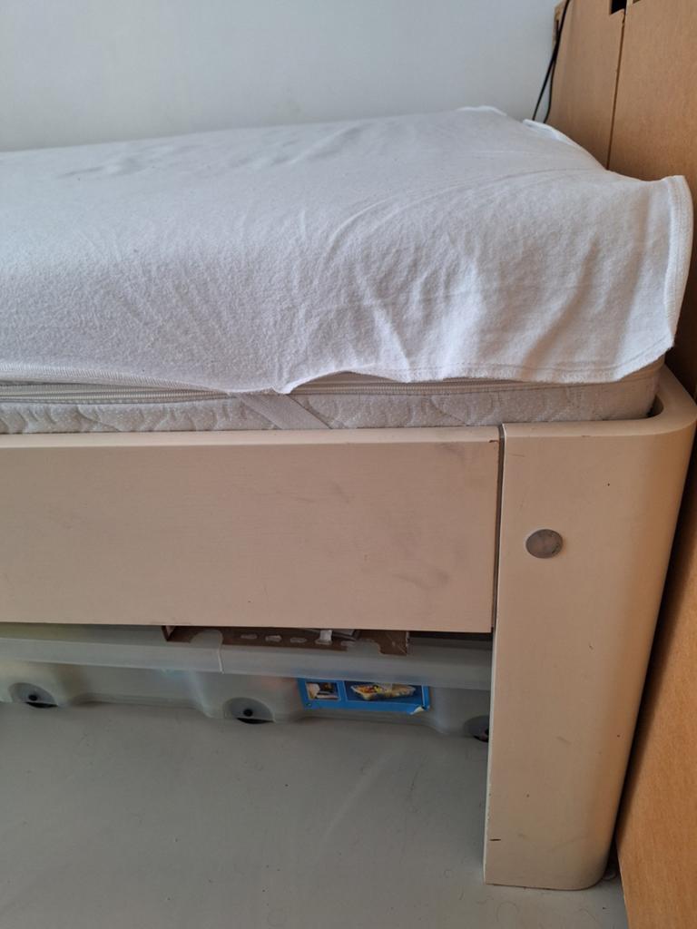 Auping Auronde bedombouw met handmatig verstelbare spiraal e, Huis en Inrichting, Slaapkamer | Bedden, Ophalen, Beige, Twijfelaar