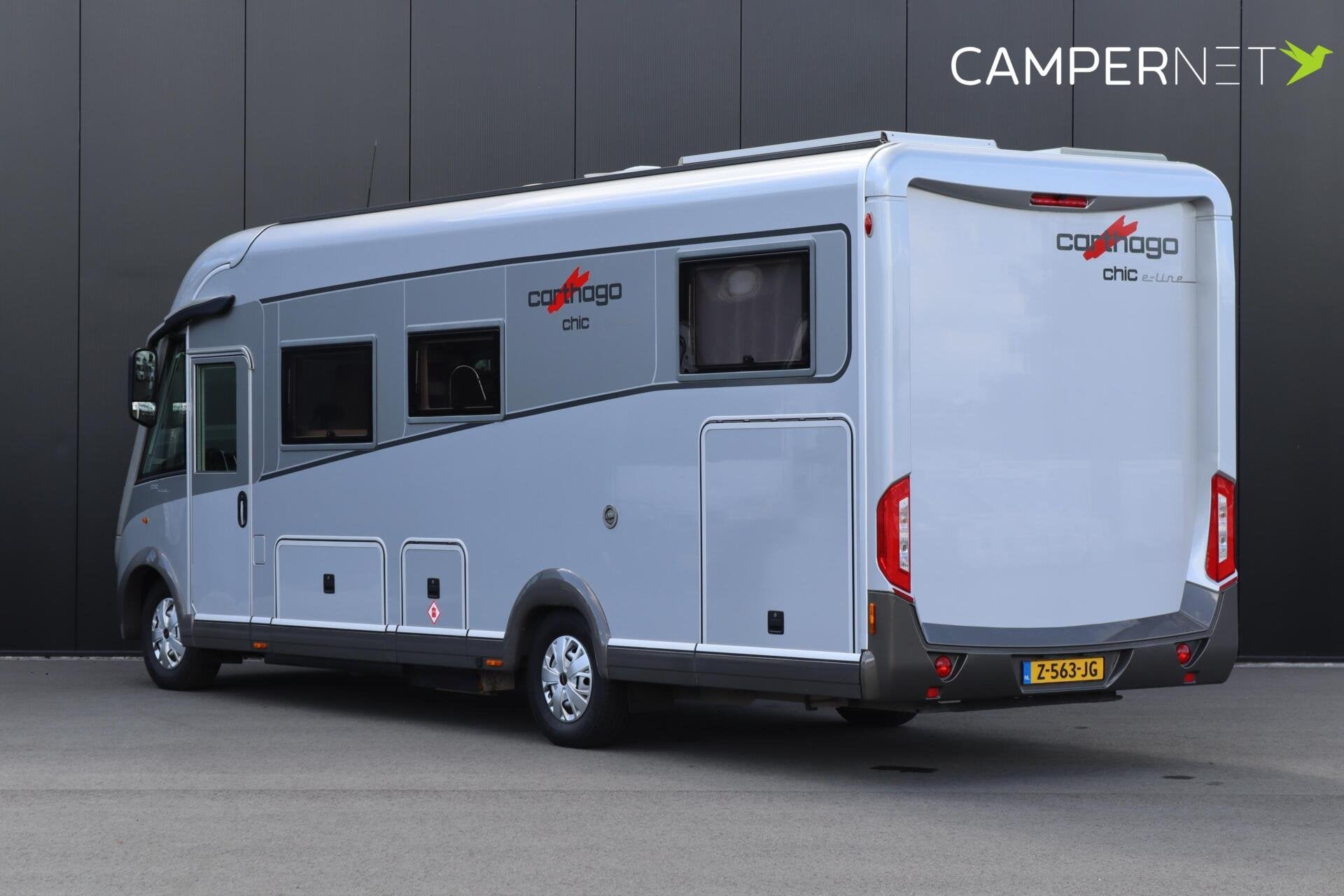 Carthago Chic E-Line I 51 Yachting 180pk Automaat | Zonder h, Caravans en Kamperen, Campers, Douche, Achteruitrijcamera, Tot en met 2