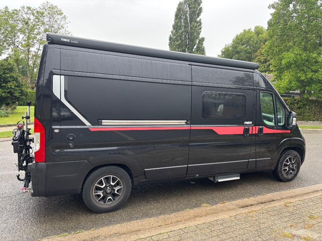 Foto 3 van Zeer nette Pilote V600G buscamper met 3 slaapplaatsen