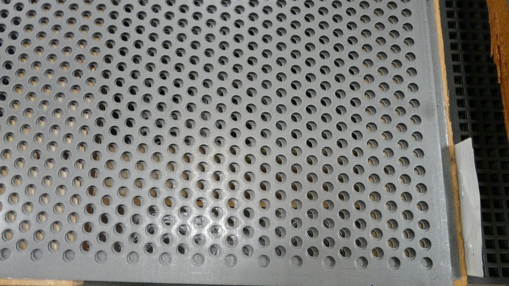 Partij geperforeerde staalplaat 1 - 1,5 -2 mm dikte per kg, Ophalen, Nieuw