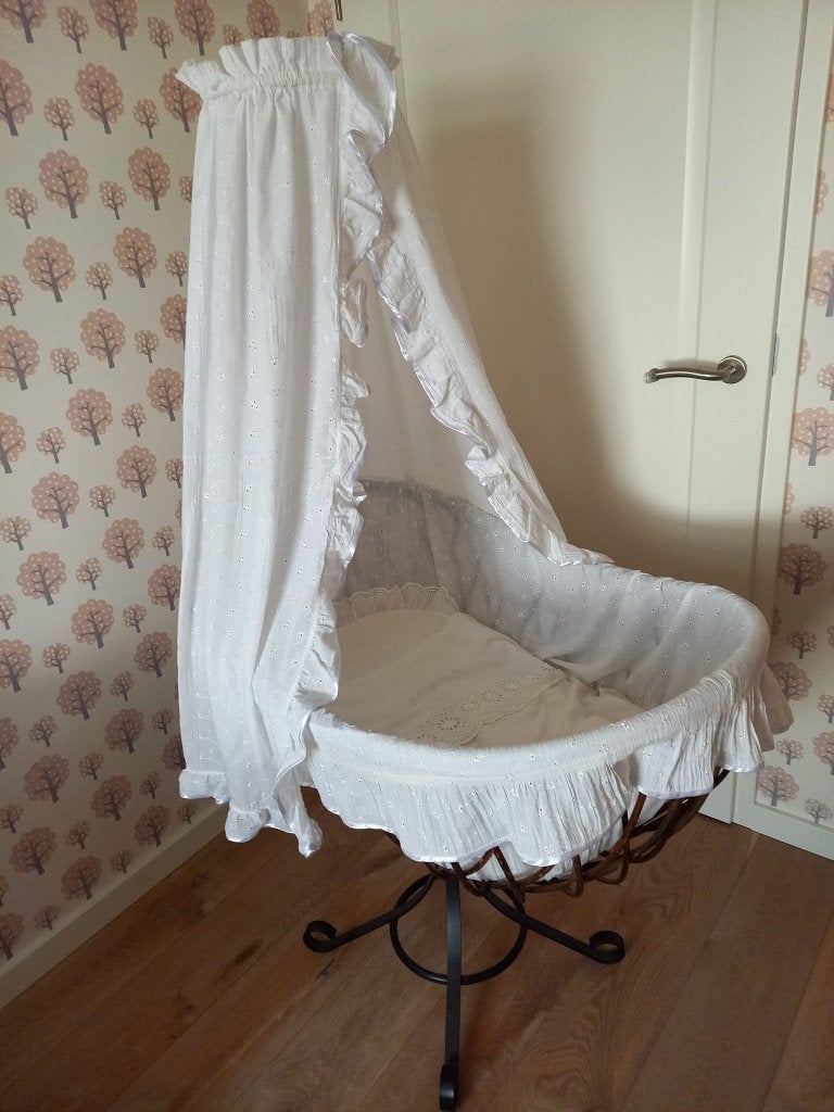 Vintage rotan wiegje met hemeltje - in goede staat, Ophalen, Gebruikt, Wieg