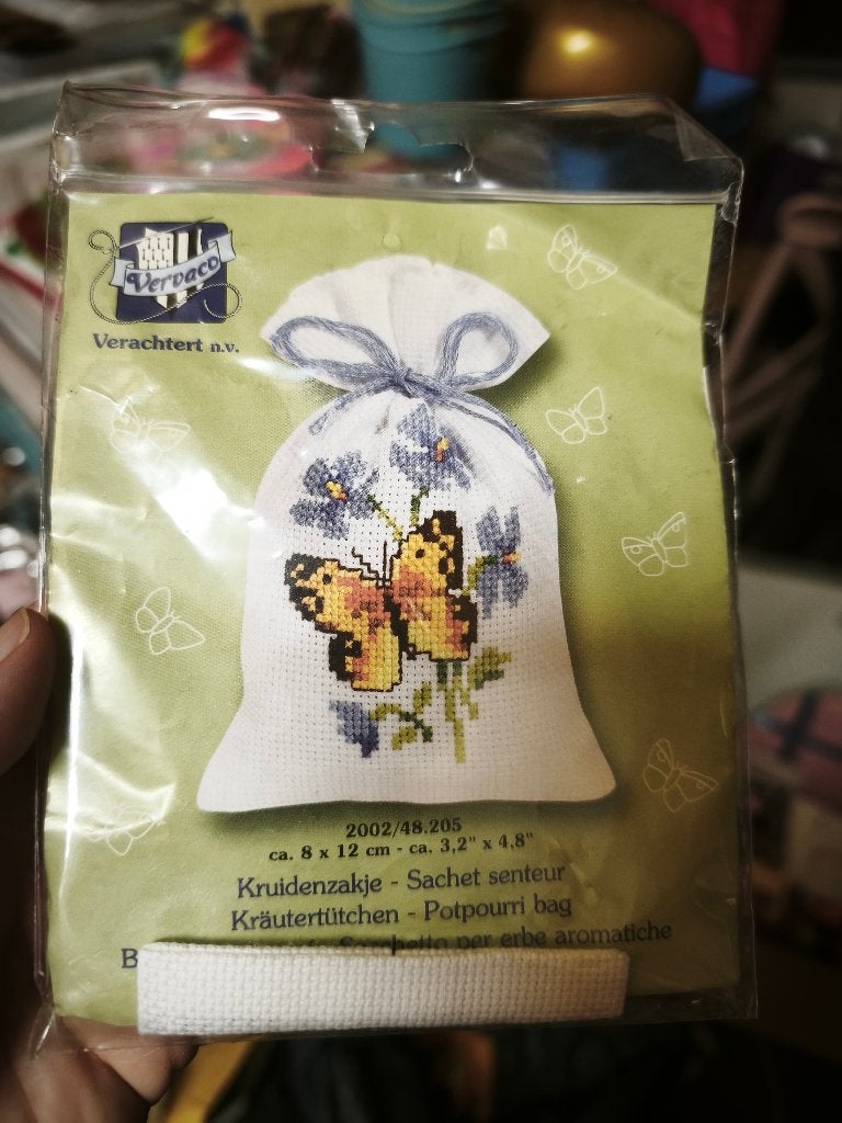Borduurpakketje kruidenzakje vlinder, Hobby en Vrije tijd, Ophalen of Verzenden, Nieuw, Borduurpakket