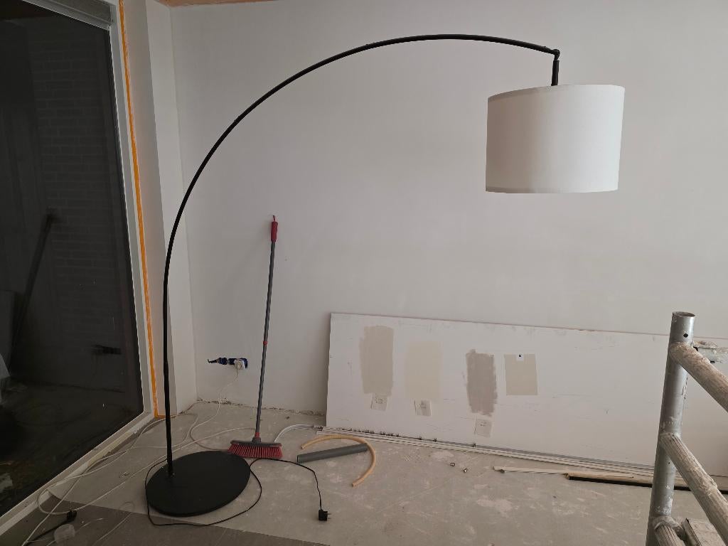 ​Gratis: IKEA SKAFTET booglamp (zwart/wit), Ophalen, Gebruikt, 150 tot 200 cm