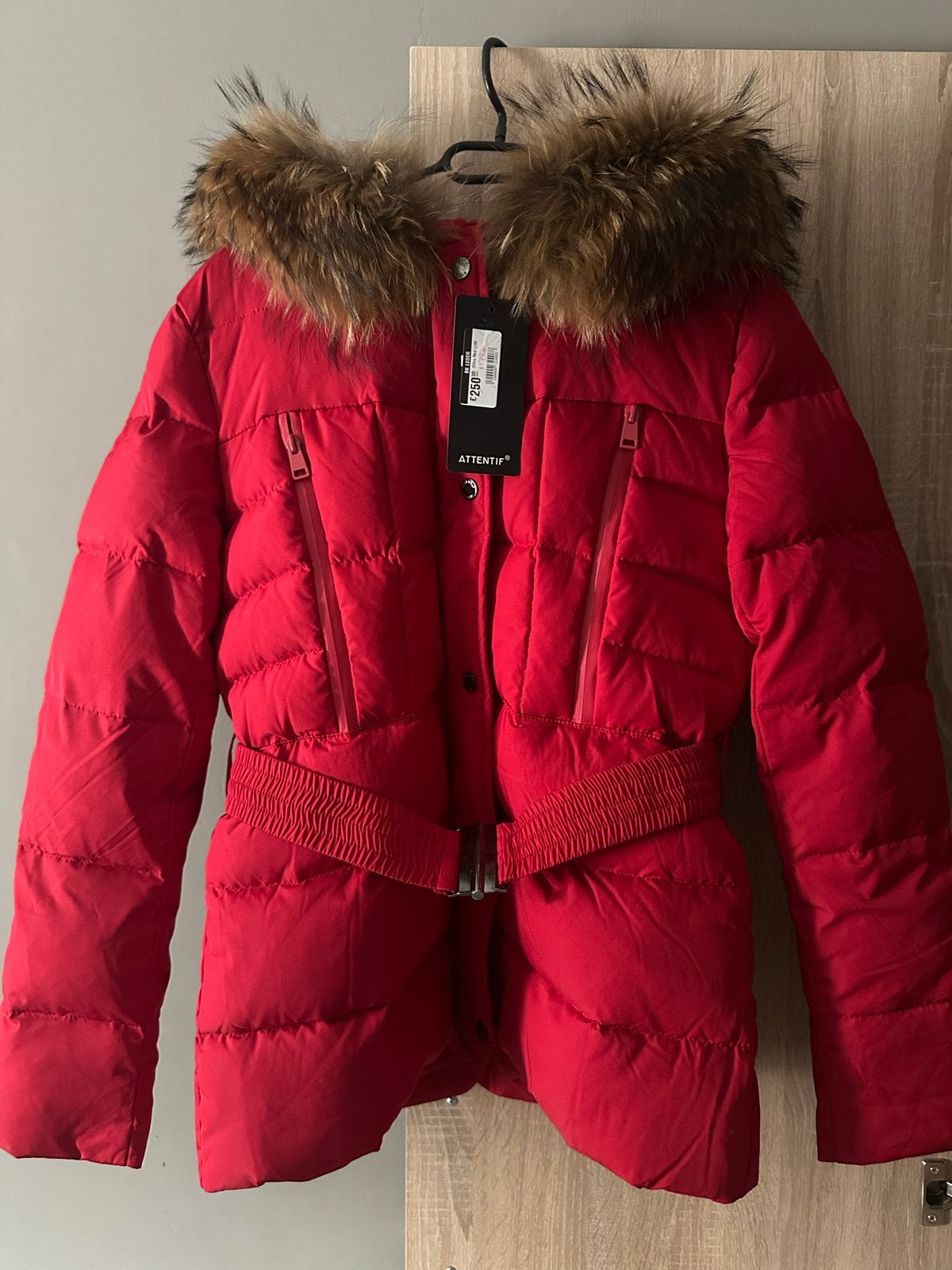 Attentif Paris Jas Rood met Bontkraag maat 40 valt kleiner, Kleding | Dames, Ophalen of Verzenden, Nieuw, Maat 38/40 (M), Rood