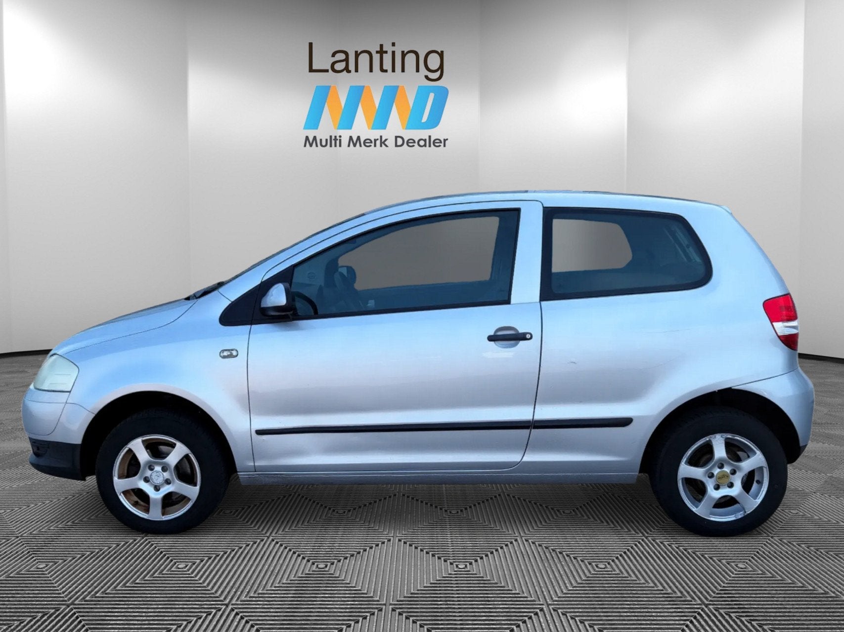 Volkswagen Fox 1.2 Trendline APK t/m 3-2027, Auto's, Voorwielaandrijving, Zwart, 4 stoelen, 1198 cc