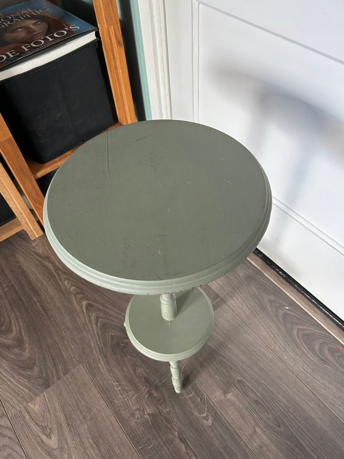 Groen geverfd houten plantentafel / bijzettafeltje, Ophalen, Zo goed als nieuw, Rond, Minder dan 55 cm