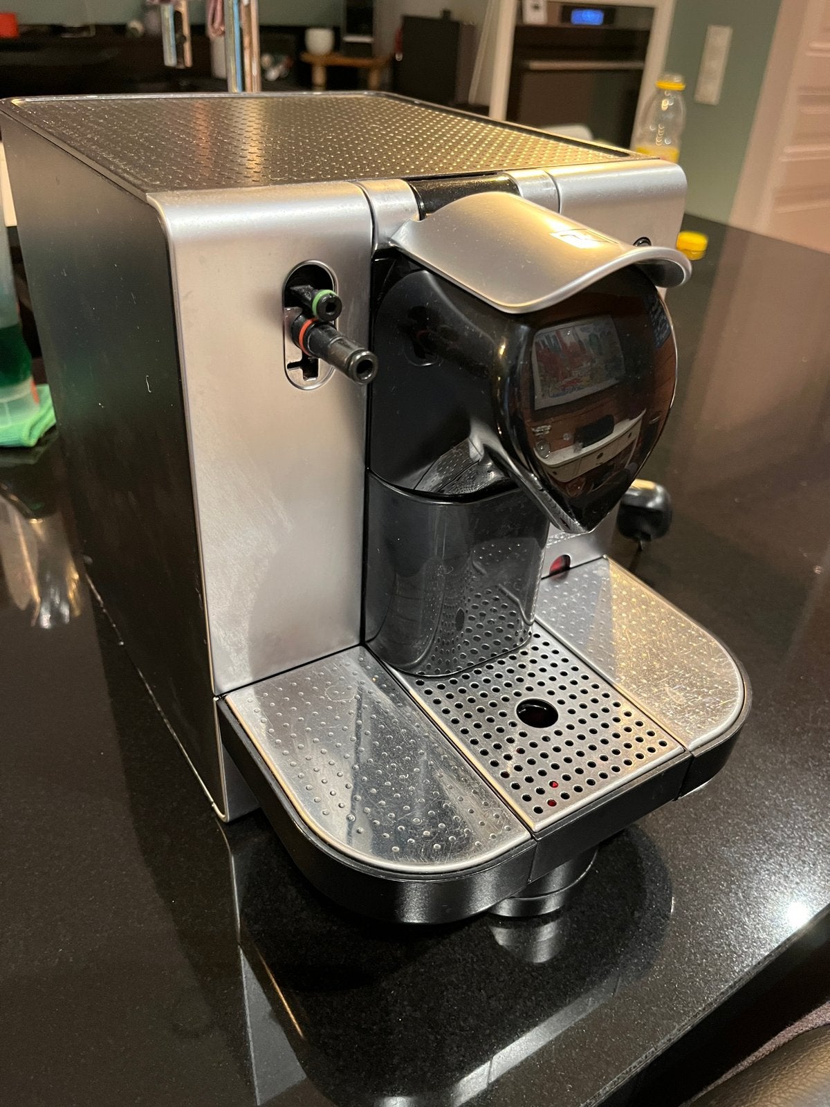 DeLonghi Nespresso koffiemachine, Witgoed en Apparatuur, Ophalen, Koffiepads en cups, Gebruikt, Koffiemachine