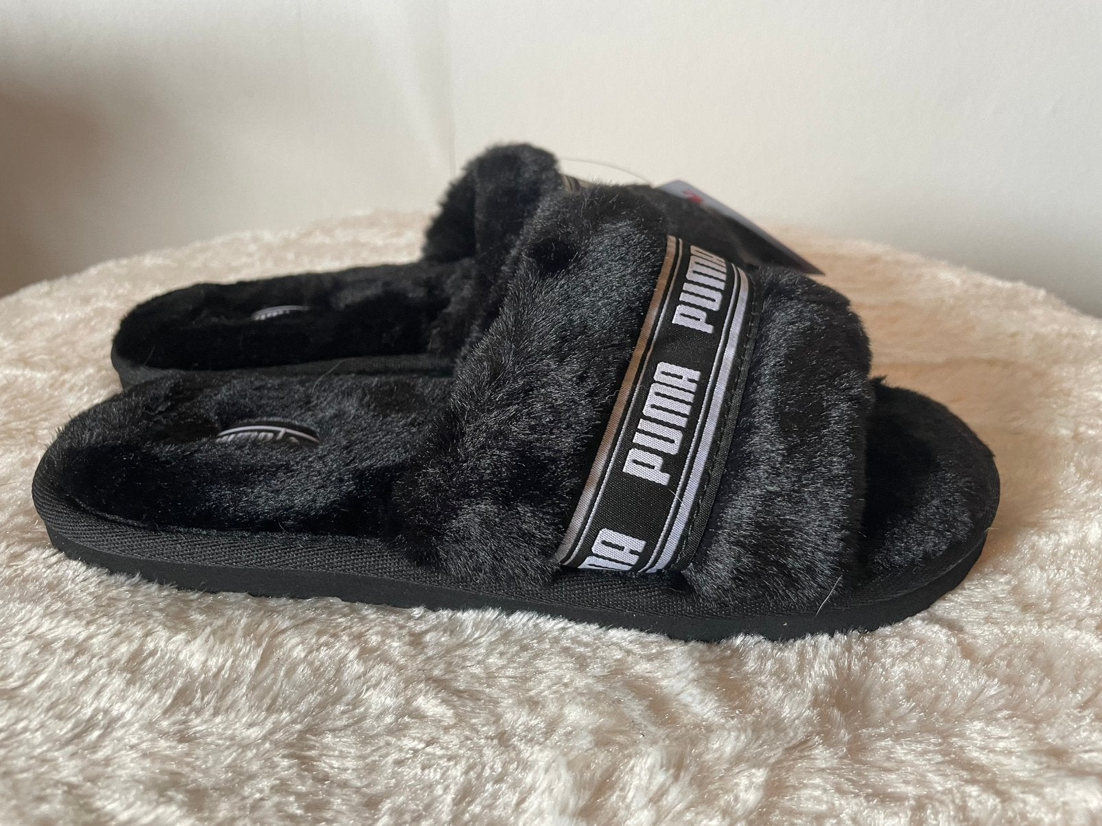 Nieuw! Puma Fluff slippers maat 37, Slippers, Verzenden, Zwart, Nieuw