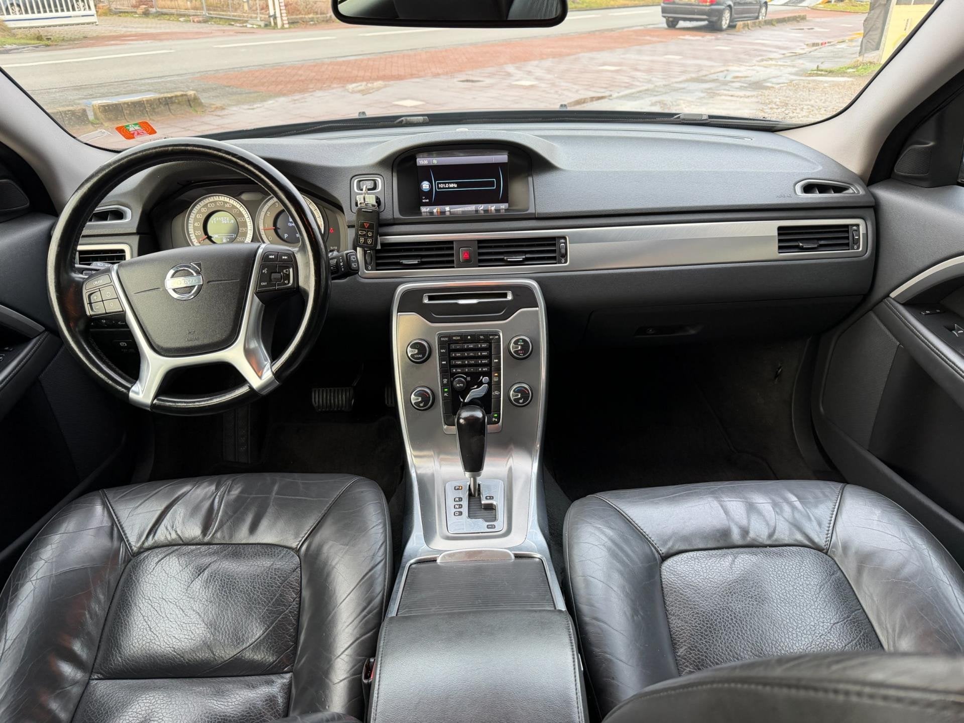 Volvo V70 1.6 T4 Limited Edition AUT|NAVI|Leder|HAAK|Goed OH, Gebruikt, Zwart, 4 cilinders, Blauw