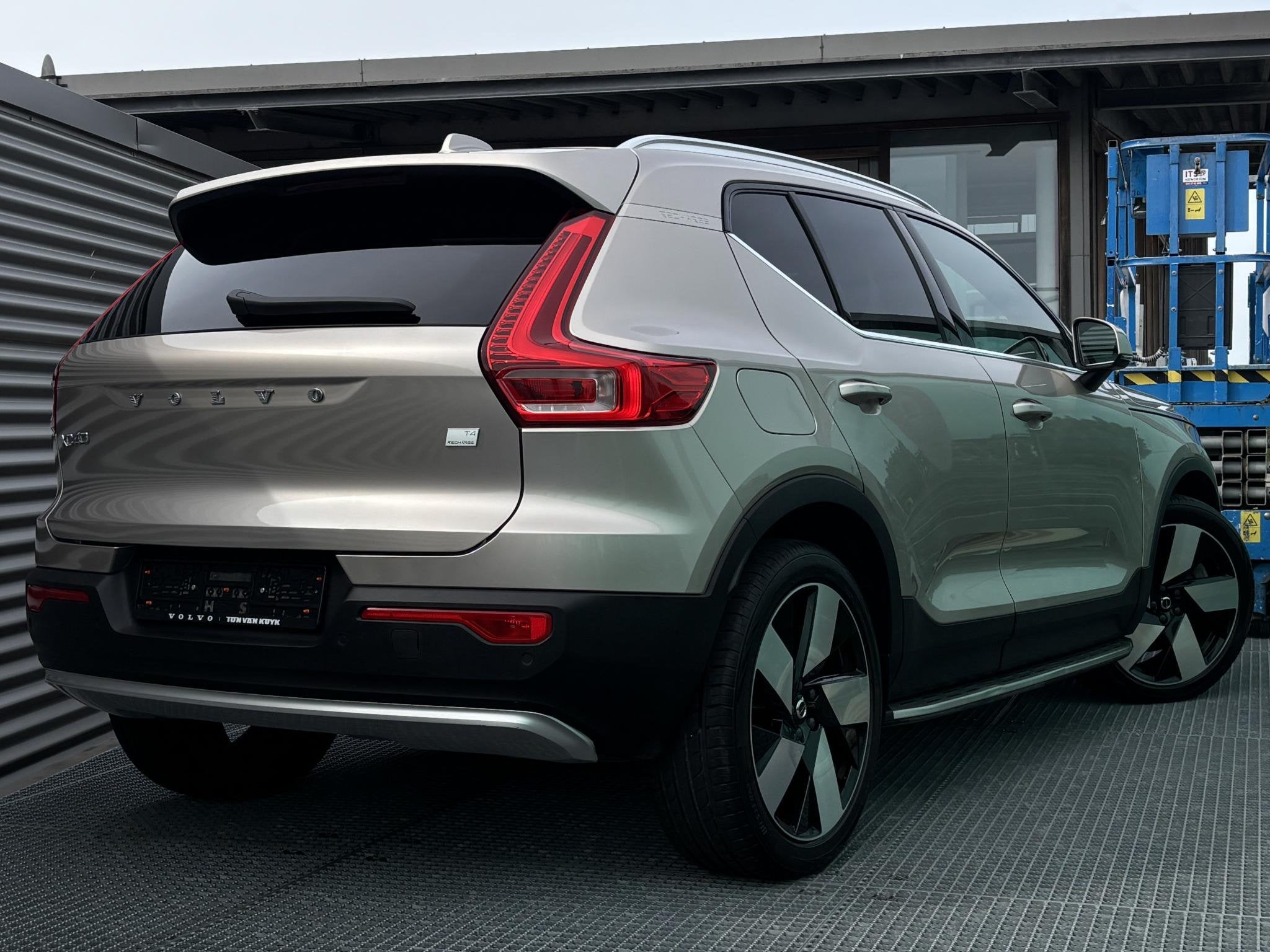 Volvo XC40 1.5 T4 Plug-in hybrid Ultimate Bright / Pano. dak, Automatische klimaatregeling, 1712 kg, Leder en Stof, Plug-in hybride