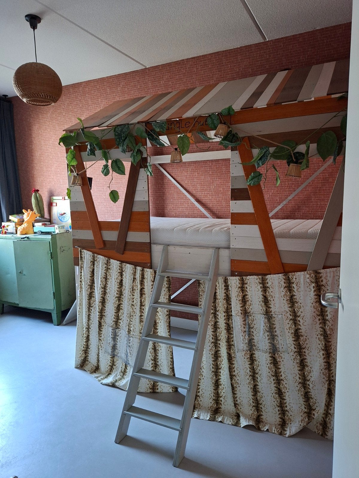 Boomhut hoogslaper plus bureau en matras, Huis en Inrichting, Slaapkamer | Stapelbedden en Hoogslapers, Gebruikt, Eenpersoons
