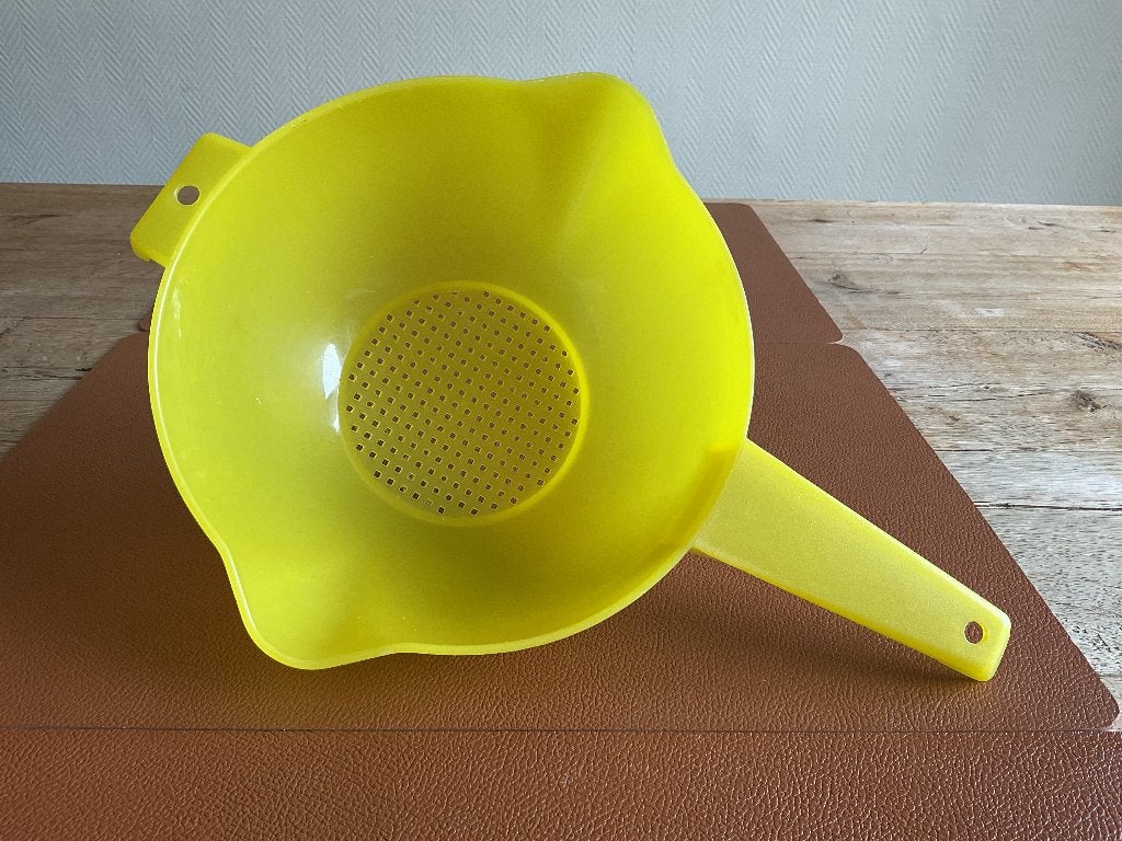 Tupperware handvergiet, Ophalen of Verzenden, Gebruikt, Geel, Overige typen