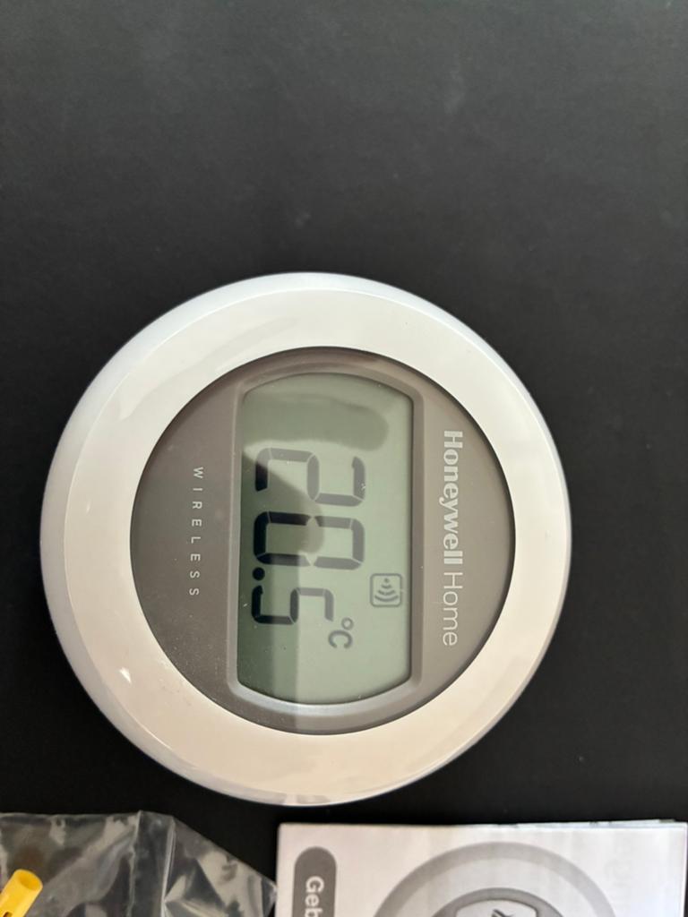 Honeywell round wireless T87RF, Doe-het-zelf en Verbouw, Thermostaten, Ophalen of Verzenden, Zo goed als nieuw