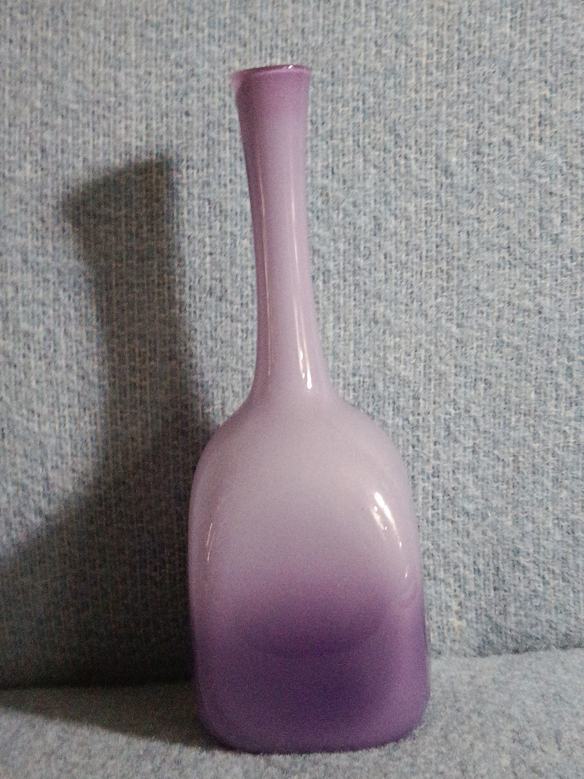 1970's Ekenas Sweden paars glas kubus vaas met kleurverloo, Ophalen of Verzenden