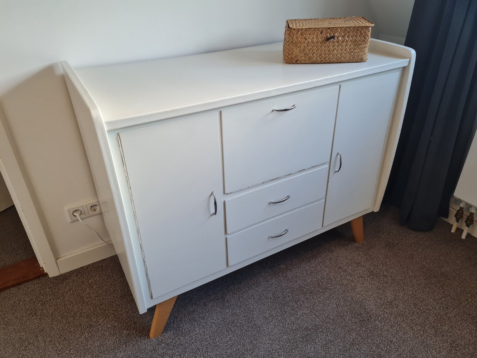Vintage Commode/Dressoir - Wit met Houten Poten, Ophalen