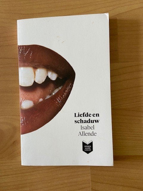 Liefde en schaduw - isabel Allende., Ophalen of Verzenden, Gelezen