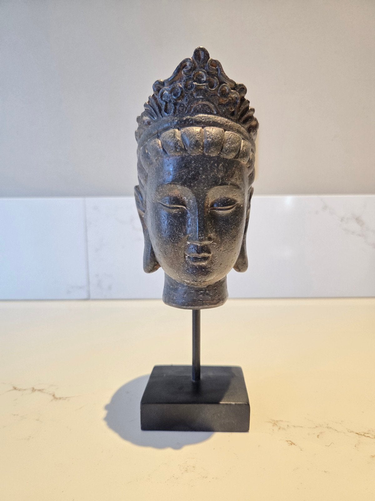 Decoratieve Boeddha Hoofd op Sokkel - Aziatische Stijl, Minder dan 20 cm, Ophalen of Verzenden, Zwart, Beeld