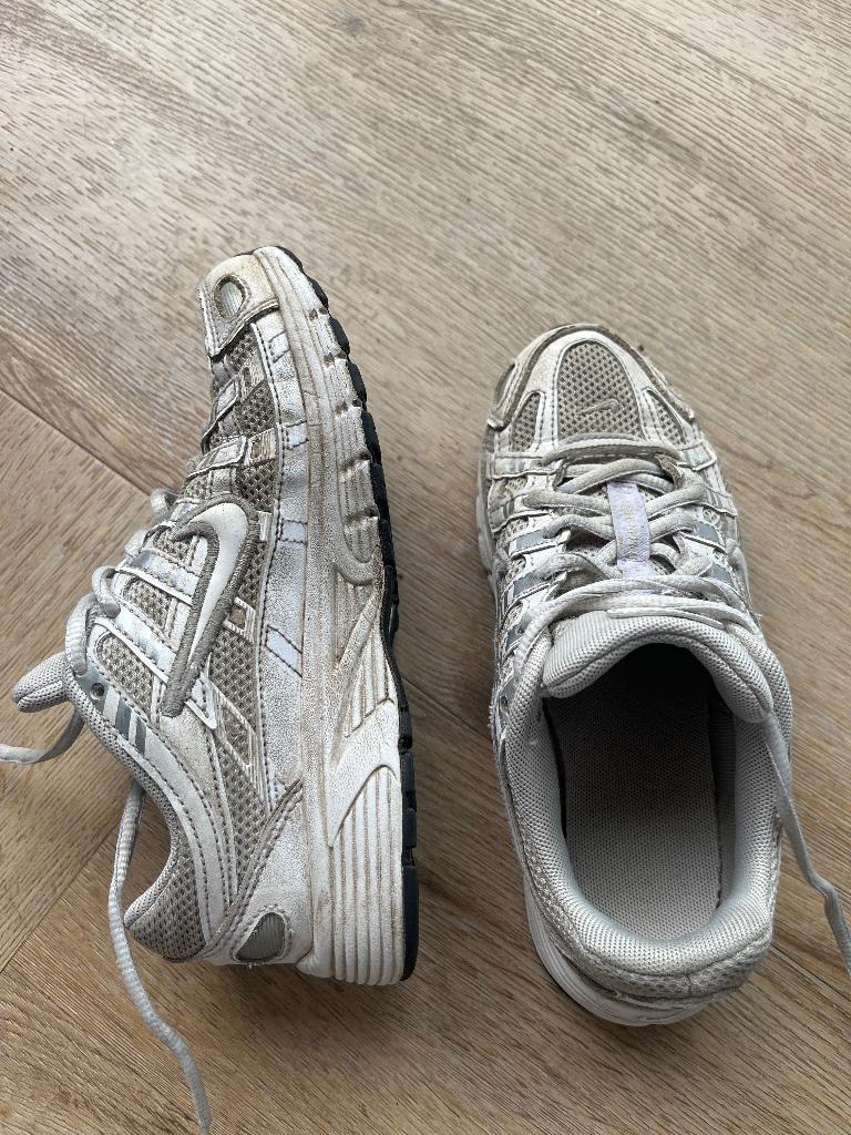Nike schoenen wit maat 33, Kleding | Dames, Schoenen, Wit, Nike, Ophalen of Verzenden, Sneakers of Gympen