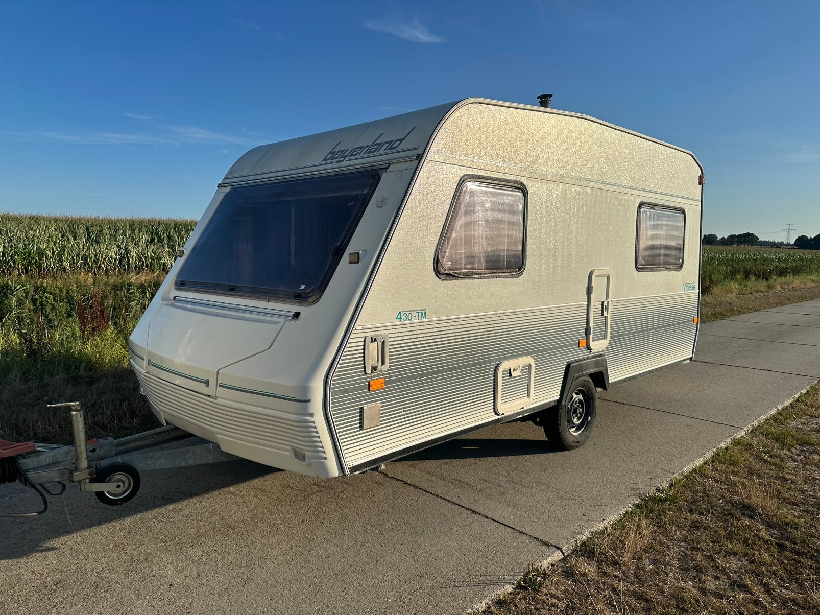 Beyerland vitesse 430tm, Caravans en Kamperen, Caravans, Particulier, 4 tot 5 meter, Tot en met 4, Treinzit