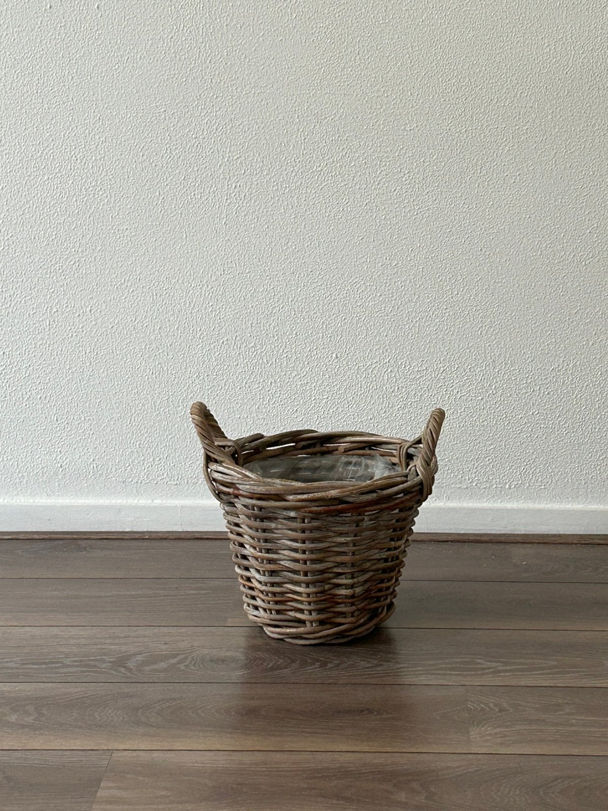 Stevige rieten mand voor planten binnen/buiten, Huis en Inrichting, Ophalen, Zo goed als nieuw, Rond, Riet