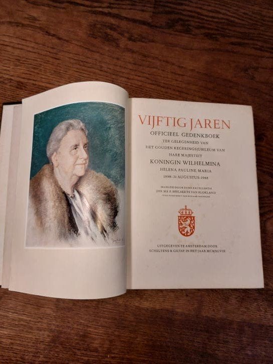 50 Jaren Koningin Wilhelmina Gedenkboek 1898-1948, Boeken, Gelezen, Ophalen of Verzenden, Politiek, Redactieraad, Medewerkers en Uitgevers