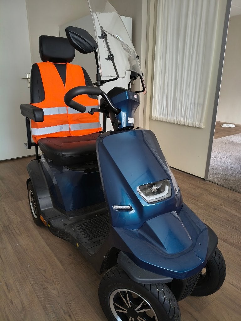 Scootmobiel C.T.M. HS-926 blauw 1 jaar oud, Zo goed als nieuw, 46 km of meer, 11 t/m 15 km/u, Ophalen