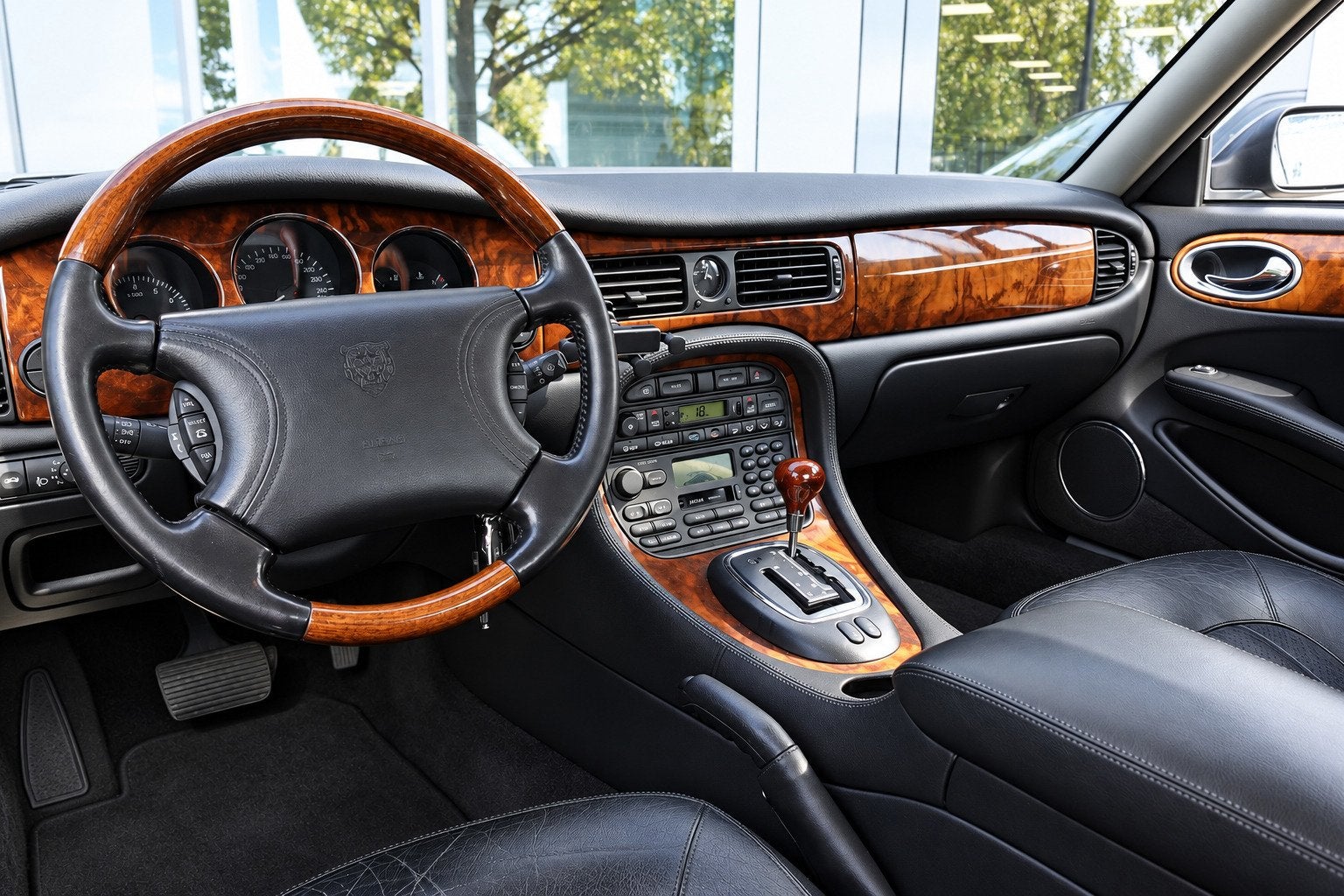 Jaguar XJ 3.2 V8 Executive AIRCO SPORT ELEKTR. RAMEN, Auto's, Dealer onderhouden, Achterwielaandrijving, Gebruikt, Bedrijf