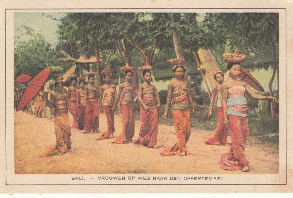 Ned.Indie - Bali - Vrouwen op weg naar de Offertempel, Verzenden, Voor 1920, Ongelopen, Buiten Europa