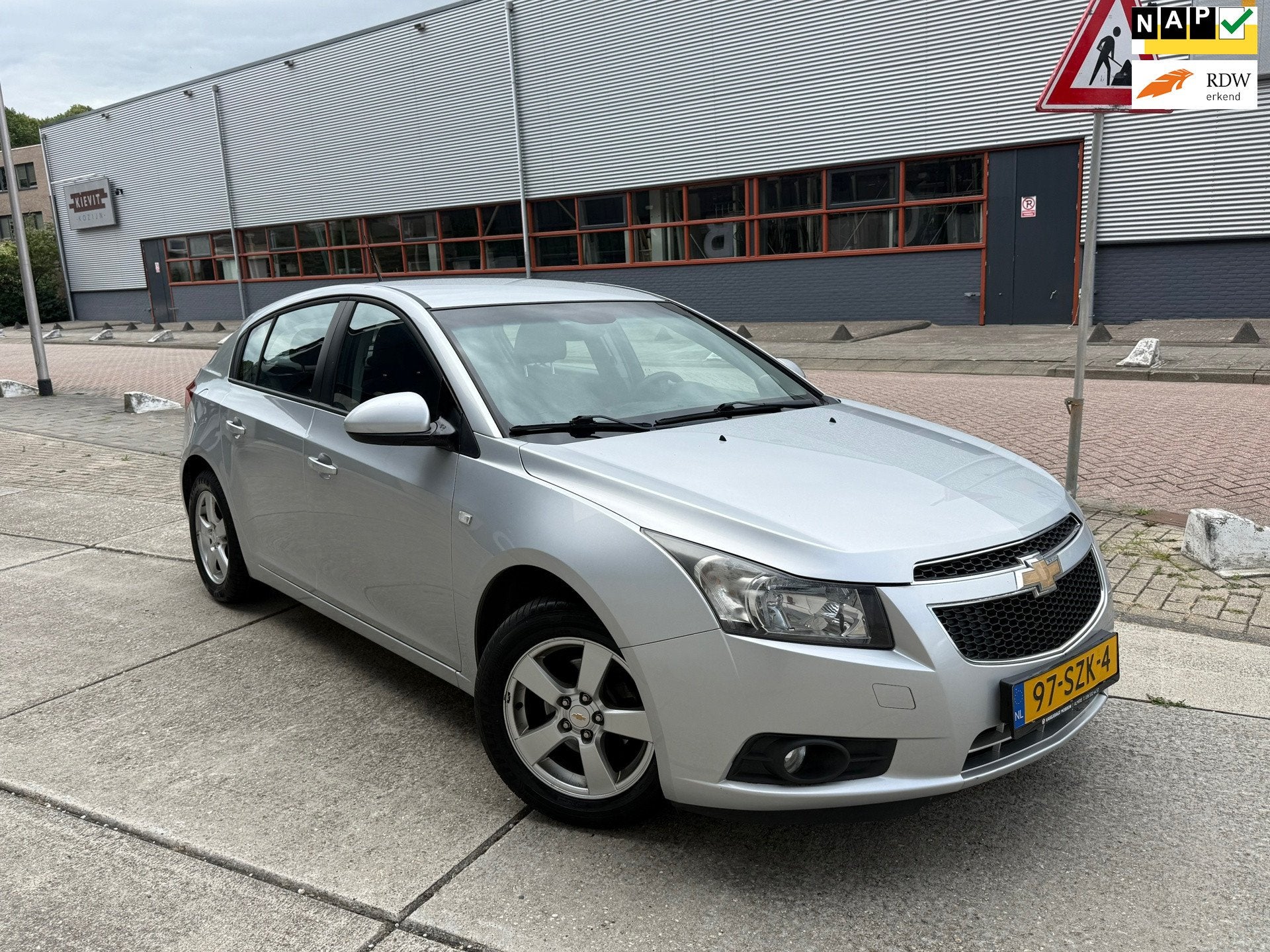 Chevrolet Cruze 1.8 LT AUTOMAAT 46000 NAP NAVI Volledig onde, Auto's, Chevrolet, 4 cilinders, 1796 cc, Nieuw, Zilver of Grijs