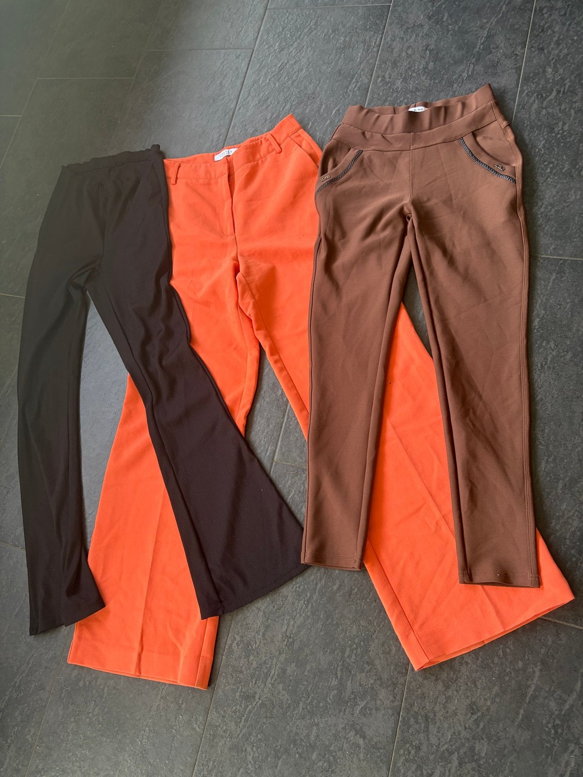 Drie broeken: Costes, Yu & Me, en een zwarte ribbroek, Oranje, Ophalen of Verzenden, Maat 36 (S), Lang