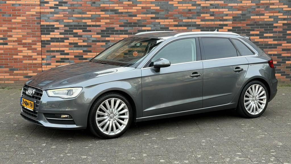 Audi A3 Sportback 1.4 TFSI CoD AmbitionPro Line S  2X S-LINE, Stof, 4 cilinders, 1210 kg, 650 kg