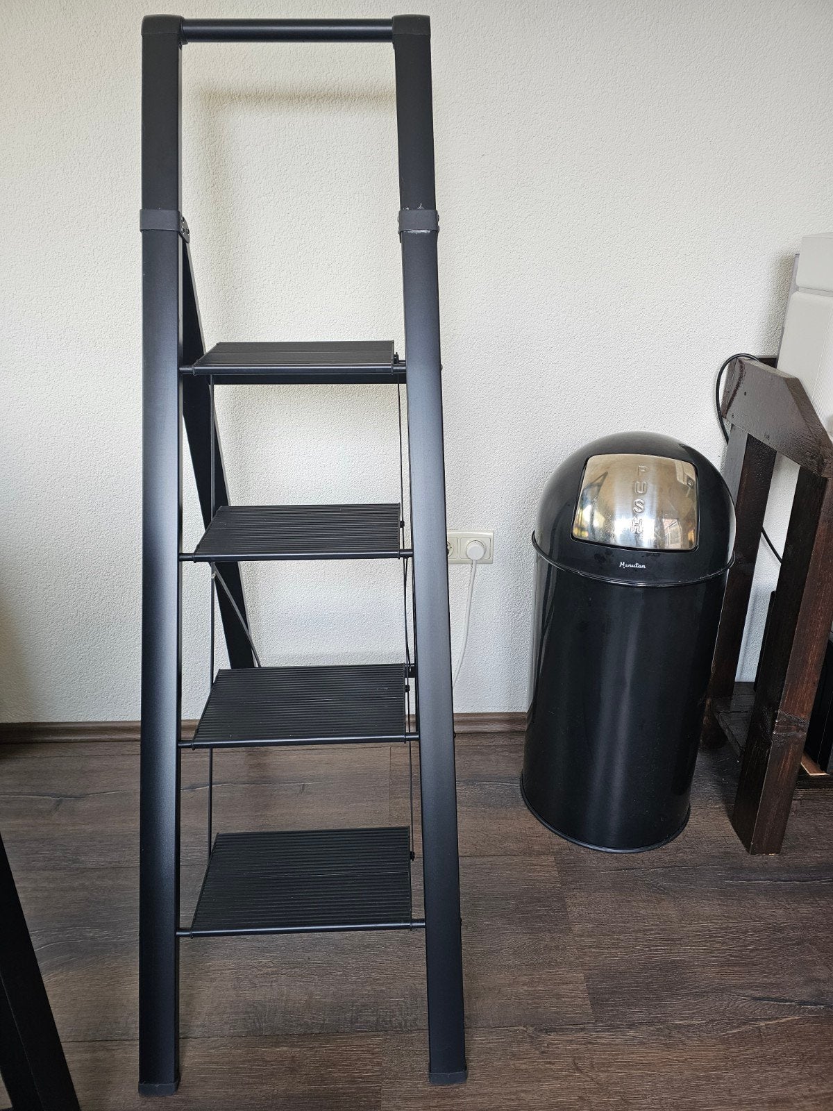 BAOYOUNI Opvouwbare Aluminium Trapladder 4 Treden Zwart, Doe-het-zelf en Verbouw, Ophalen, Trap, Nieuw, Opvouwbaar of Inschuifbaar