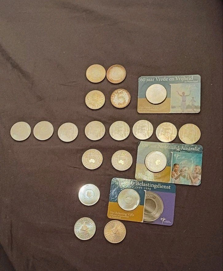 20 munten: 17 Zilveren 5 Euro Munten en 3 Coincards zilver, Postzegels en Munten, Munten | Nederland, Setje, Koningin Beatrix