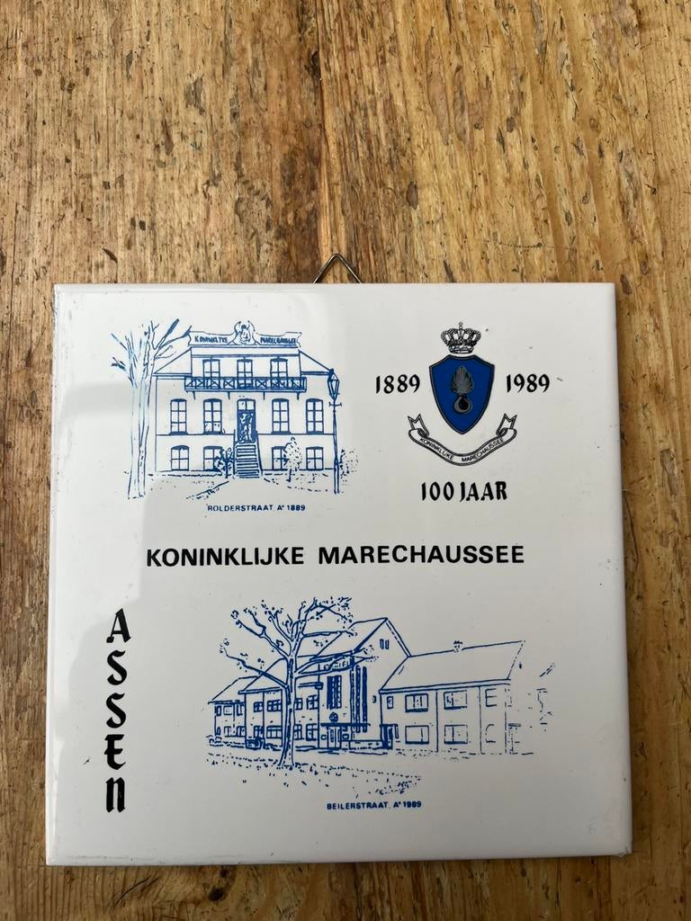 Tegel Koninklijke Marechaussee Assen 1889-1989, Ophalen, Marechaussee, Nederland