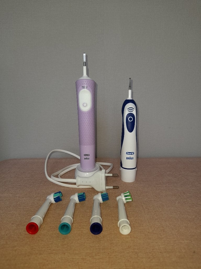 Oral B elektrische tandenborstels, Ophalen of Verzenden, Zo goed als nieuw, Tandenborstel